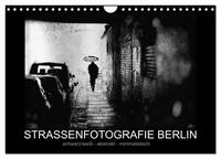 Strassenfotografie Berlin. schwarz/weiß - abstrakt - minimalistisch (Wandkalender 2026 DIN A4 quer), CALVENDO Monatskalender